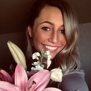 Meet your Posher, Alexis